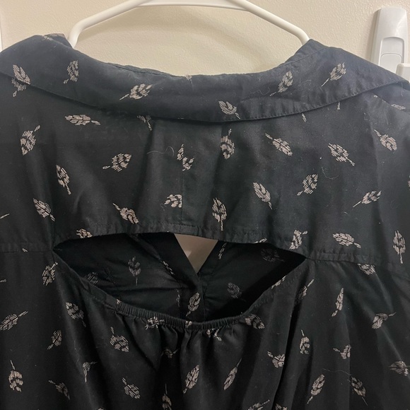 American Eagle Cutout Back Blouse - Picture 4 of 7